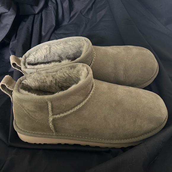 UGG Classic Ultra Mini - Picture 3 of 6
